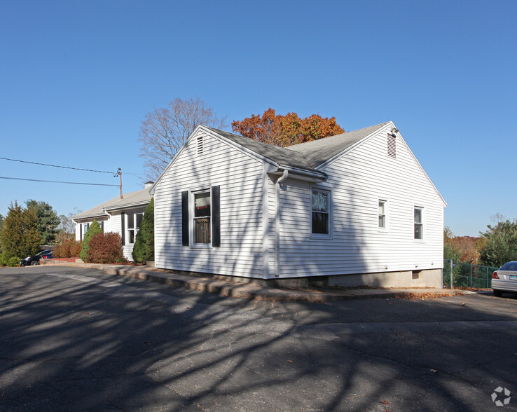 40 W Avon Rd, Avon, CT for rent - Building Photo - Image 2 of 25