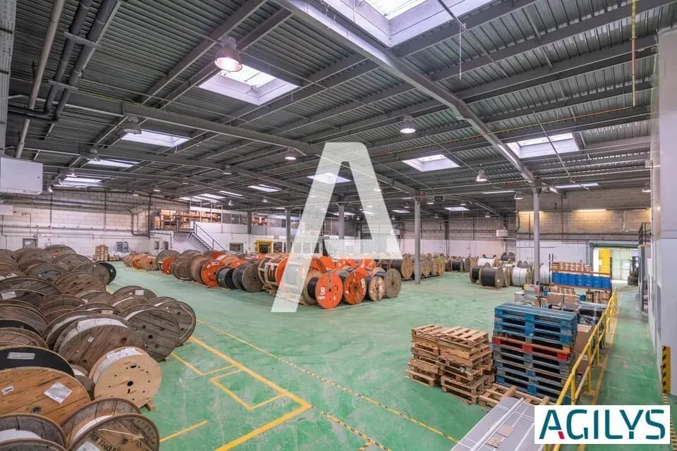 Light Industrial in Palaiseau to rent Building Photo- Image 1 of 12