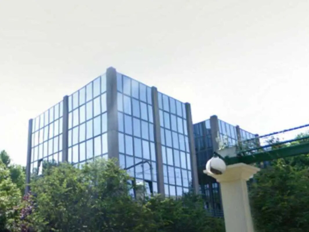 Office in Neuilly-Plaisance to rent Building Photo- Image 1 of 12