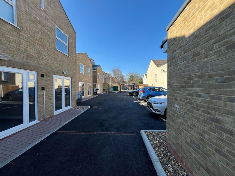 Dennington Mews, London to rent - Building Photo - Image 2 of 2