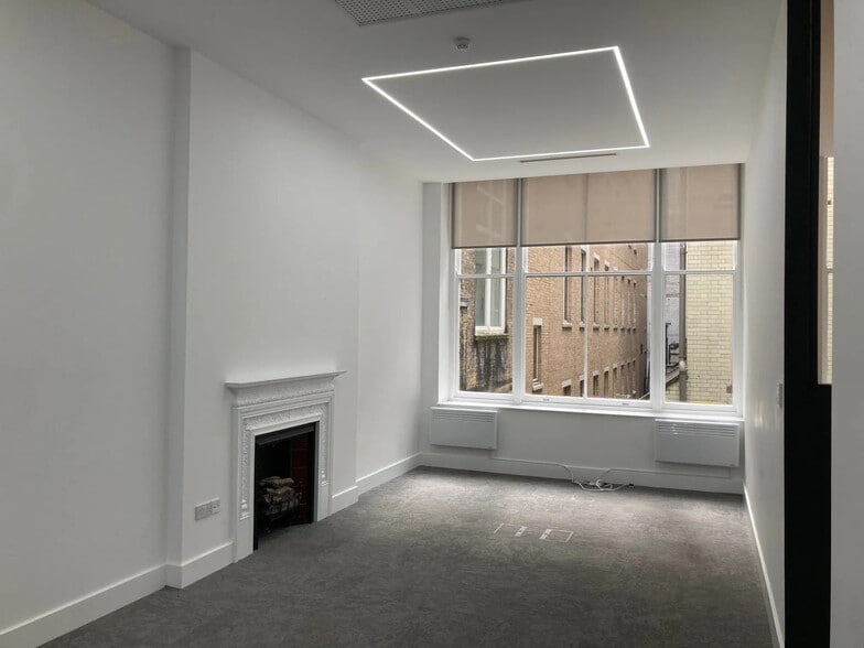 64-65 London Wall, London to rent - Building Photo - Image 2 of 22
