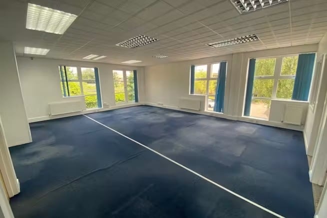 Whittle Pky, Slough to rent Interior Photo- Image 1 of 1