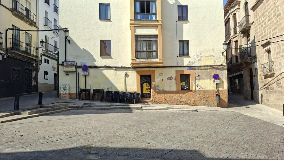 Retail in Cáceres, Cáceres for sale - Building Photo - Image 2 of 16