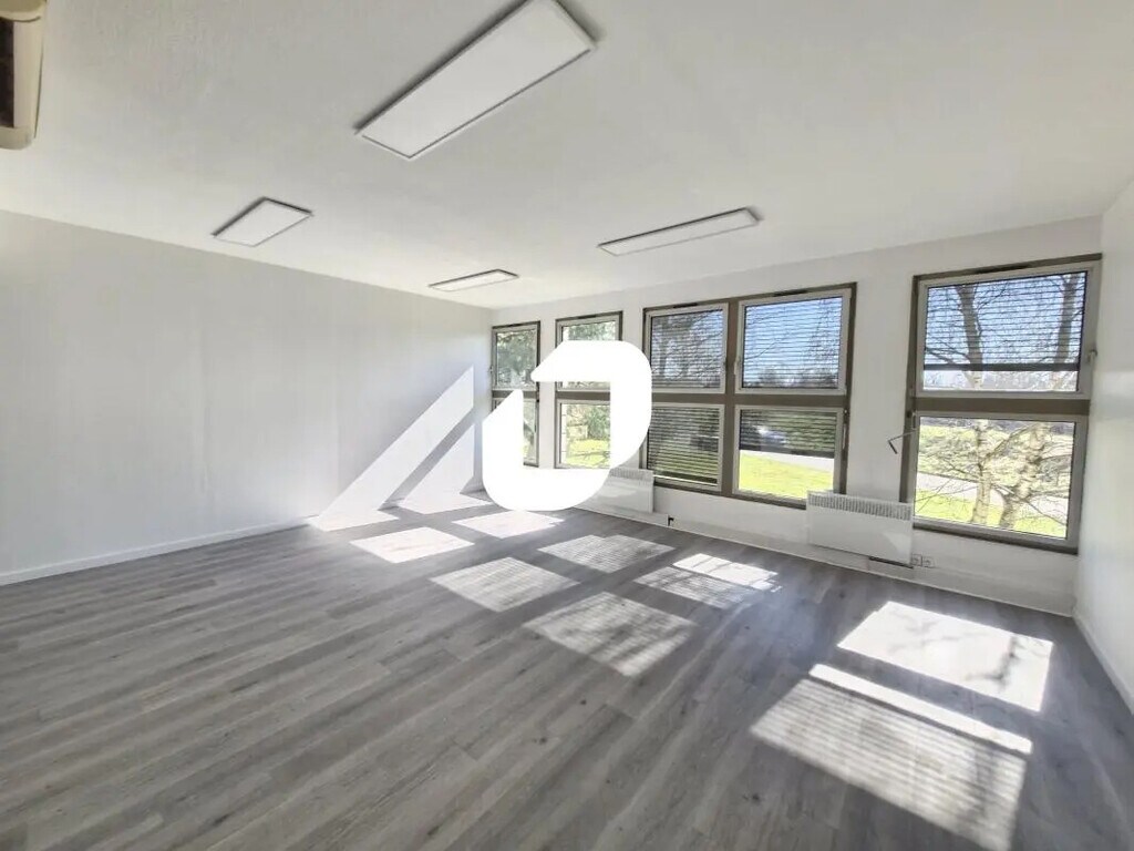 Location Bureaux 147 m² - Photo 1