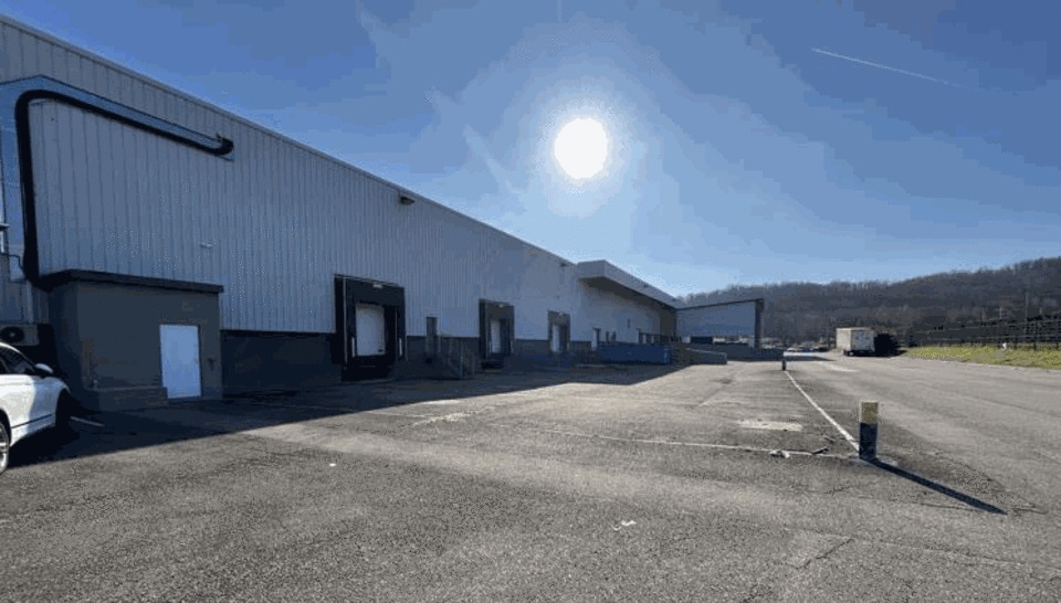 Industrial in Saint-Quentin-Fallavier for sale - Building Photo - Image 2 of 13