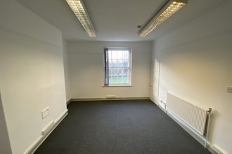 15-18 Queen Sq, Leeds to rent Interior Photo- Image 1 of 2