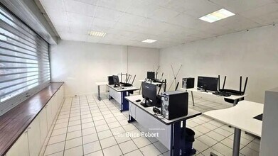 Office in Lyon to rent Interior Photo- Image 1 of 5