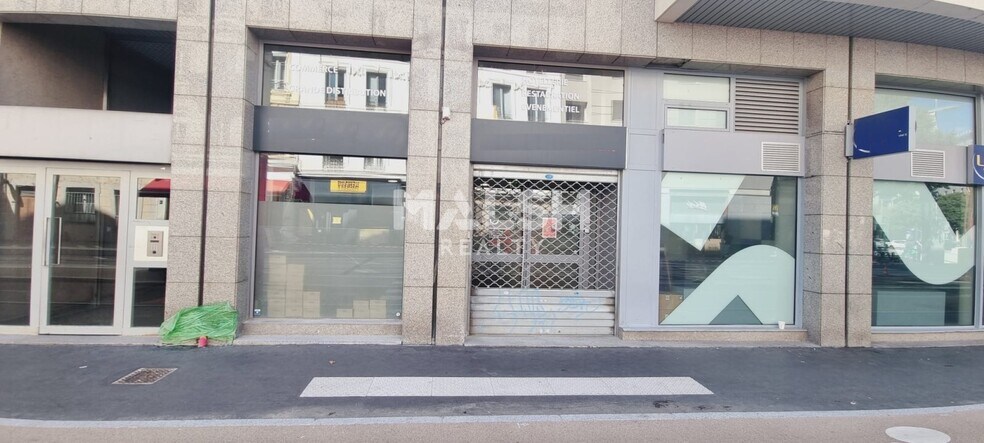 Retail in Villeurbanne to rent - Building Photo - Image 1 of 9