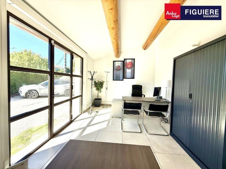 Office in Aix-en-Provence for sale - Interior Photo - Image 2 of 18