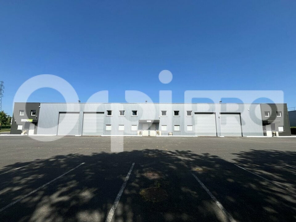 Light Industrial in Vert-Saint-Denis to rent Building Photo- Image 1 of 13