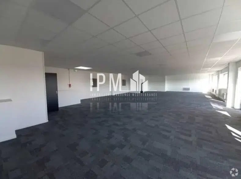 1 D568, Marignane, BDR 13700 - Unit D2 - - Interior Photo - Image 1 of 4