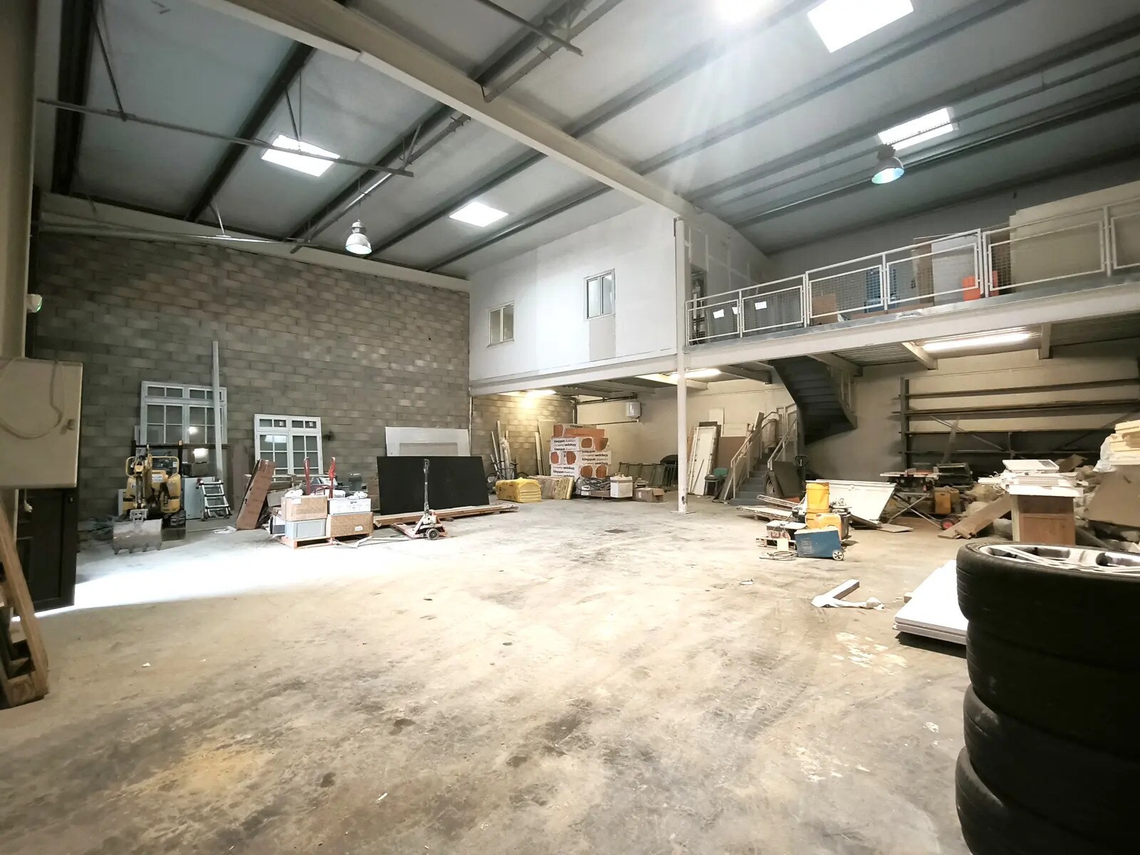 Light Industrial in Montmorency to rent Interior Photo- Image 1 of 7