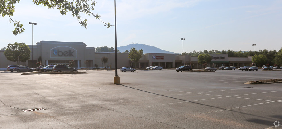 330-360 Blowing Rock Blvd, Lenoir, NC for sale - Primary Photo - Image 1 of 1