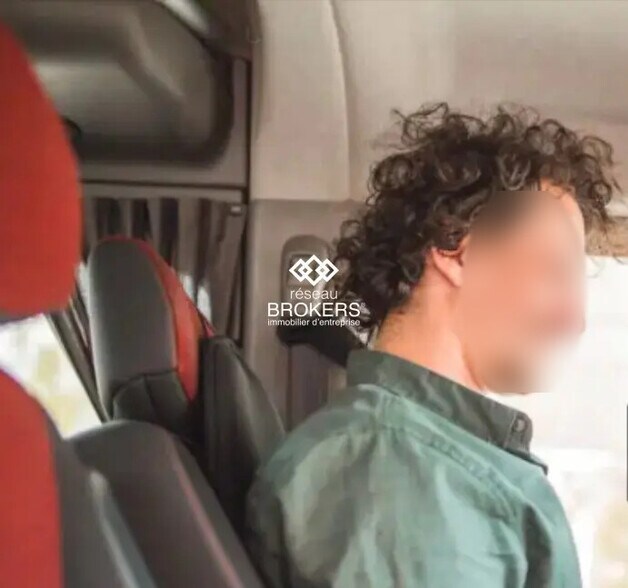 Industrial in Montreuil for sale - Building Photo - Image 3 of 3