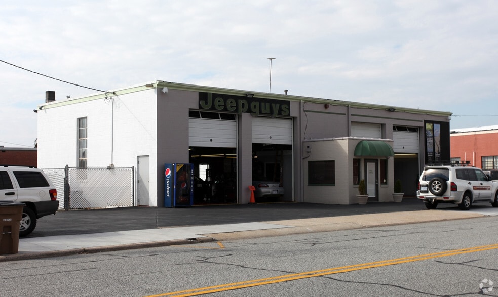 Battleground portfolio of 2 properties for sale on LoopNet.co.uk - Primary Photo - Image 2 of 2