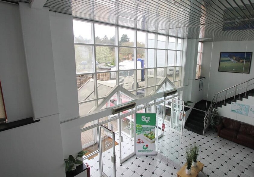 Premier Way, Romsey for sale - Interior Photo - Image 2 of 17