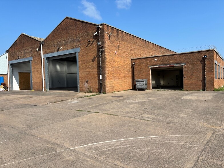 Flowers Hill Trading Estate, Bristol to rent - Building Photo - Image 1 of 9