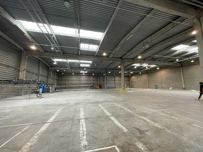 Light Industrial in Sucy-en-Brie to rent - Building Photo - Image 2 of 18