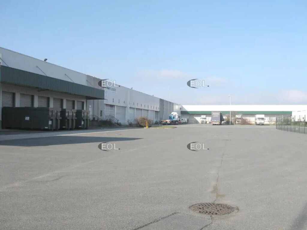 Location Entrepôt 25 494 m² - Photo 1