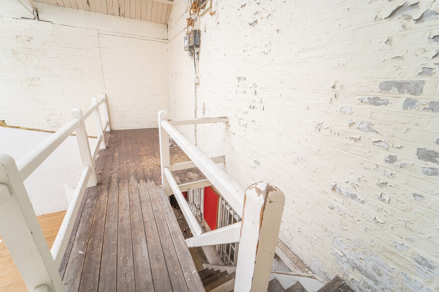 Kneller Rd, Twickenham for sale - Interior Photo - Image 2 of 9