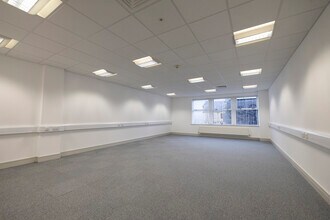Cross St, Nelson to rent Interior Photo- Image 2 of 7