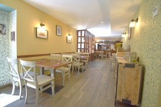 Retail in Alcalá de Henares, Madrid to rent Interior Photo- Image 2 of 8