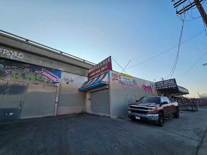 590 E 16th St, Los Angeles, CA for rent - Building Photo - Image 3 of 15