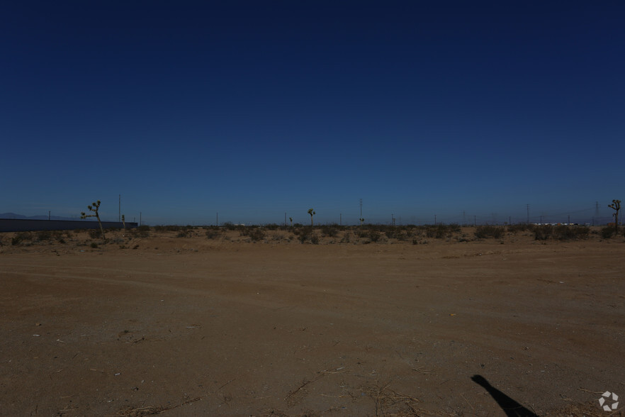 Adelanto Rd, Adelanto, CA for sale - Primary Photo - Image 1 of 1