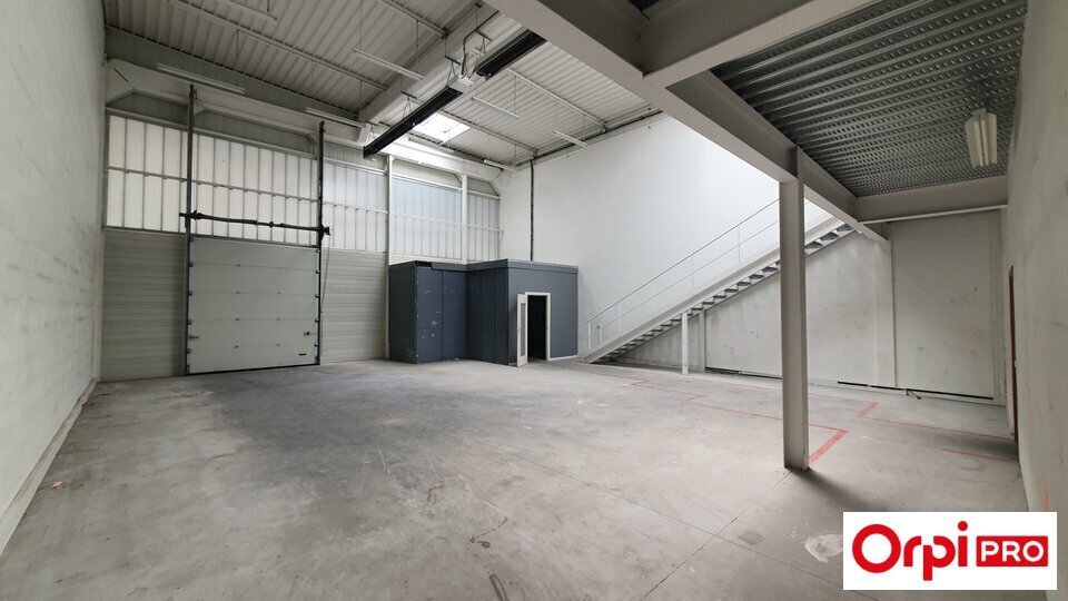 Light Industrial in Palaiseau to rent Interior Photo- Image 1 of 7