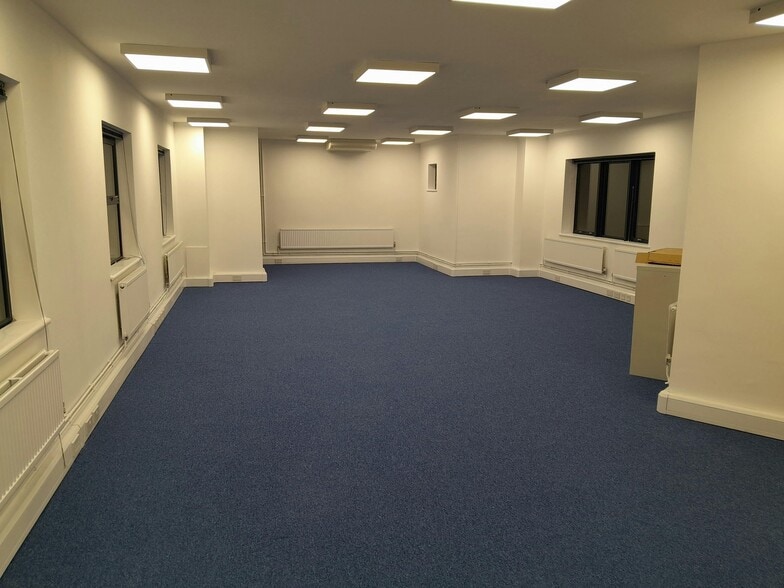 167-169 London Rd, Kingston Upon Thames to rent - Building Photo - Image 3 of 7