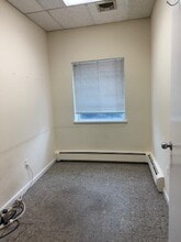 148 Veterans Dr, Northvale, NJ to rent Interior Photo- Image 2 of 9