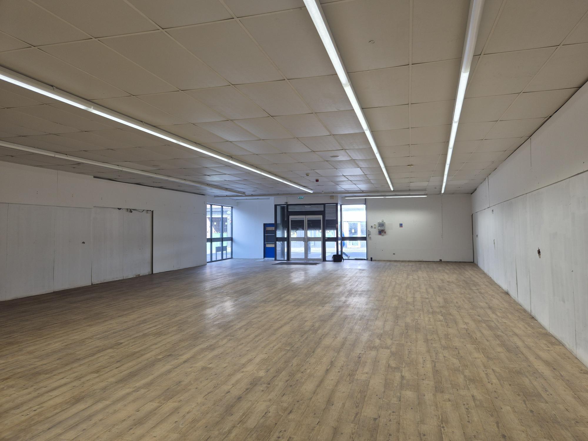10 Market St, Wirral to rent Building Photo- Image 1 of 5