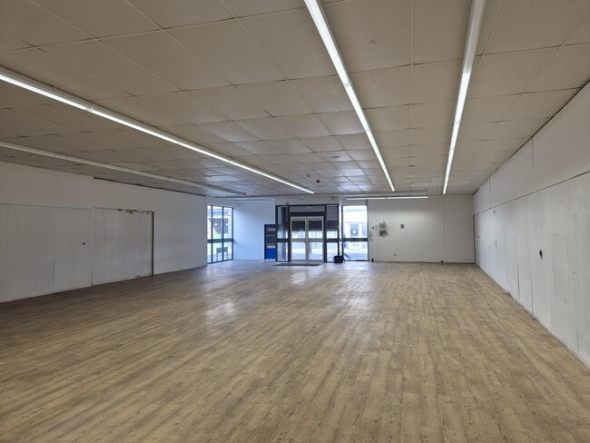 More details for 10 Market St, Wirral - Retail to Rent