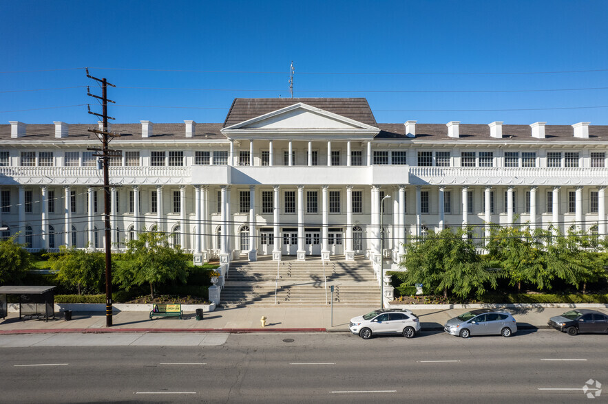 20501 Ventura Blvd, Woodland Hills, CA for rent - Building Photo - Image 3 of 6