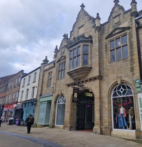 10 High St, Wrexham to rent - Building Photo - Image 1 of 1