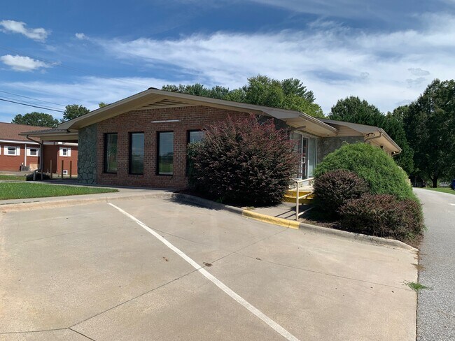 More details for 256 Hospital St, Mocksville, NC - Office to Rent