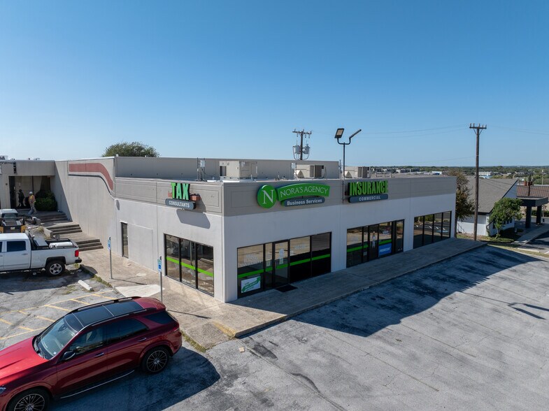 6400-6422 Bandera Rd, Leon Valley, TX for rent - Building Photo - Image 2 of 18