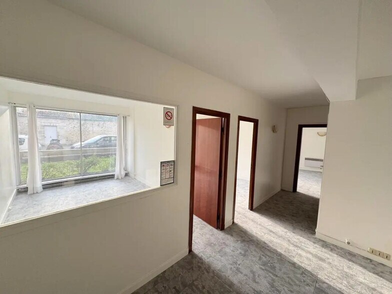 Office in Versailles to rent - Building Photo - Image 3 of 15