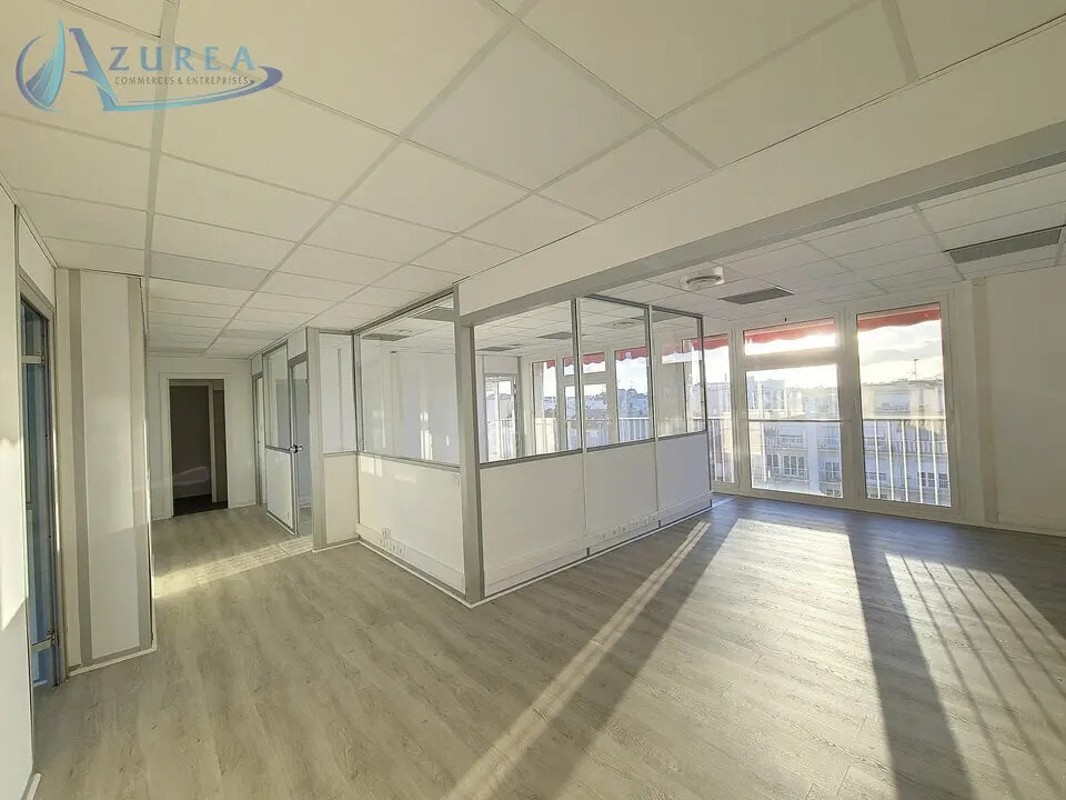Location Bureaux 155 m² - Photo 1