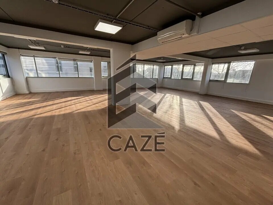 Location Bureaux 374 m² - Photo 1