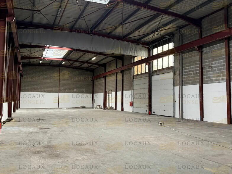 Light Industrial in Le Thillay to rent - Building Photo - Image 3 of 6