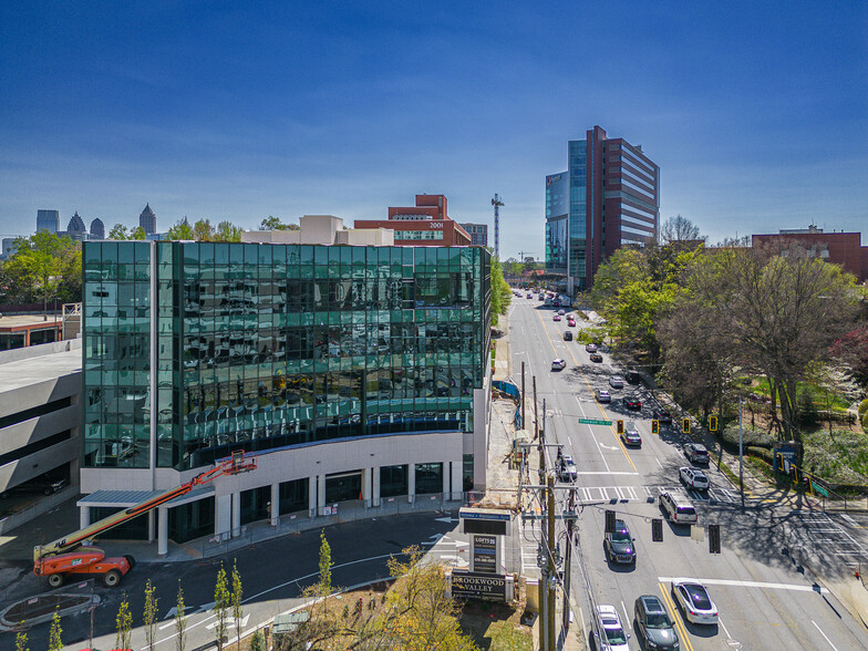 2021 Peachtree Rd, Atlanta, GA for rent - Building Photo - Image 3 of 9