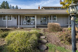 1809 Whistlers Ln, Roseburg, OR for sale Primary Photo- Image 1 of 1