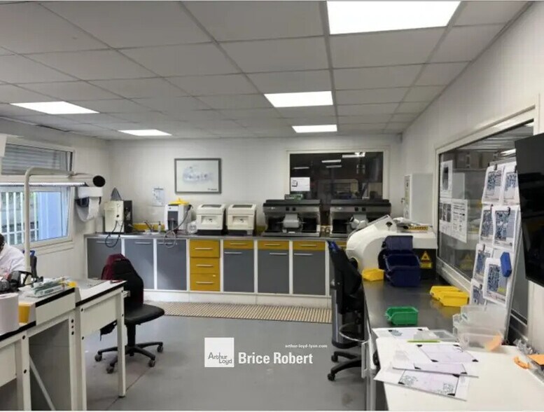 Light Industrial in Villeurbanne to rent - Interior Photo - Image 3 of 10