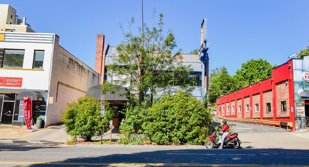 4422 Connecticut Ave NW, Washington, DC for sale - Building Photo - Image 3 of 7