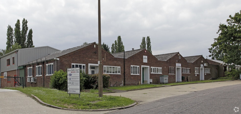 2-13 Brownfields Court, Welwyn Garden City for sale - Primary Photo - Image 1 of 10