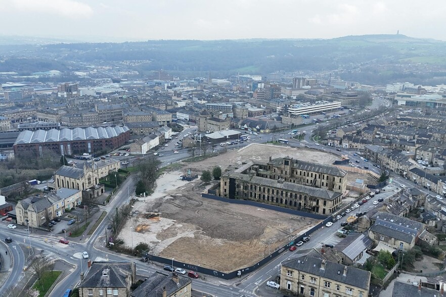 New North Rd, Huddersfield for sale - Aerial - Image 3 of 5
