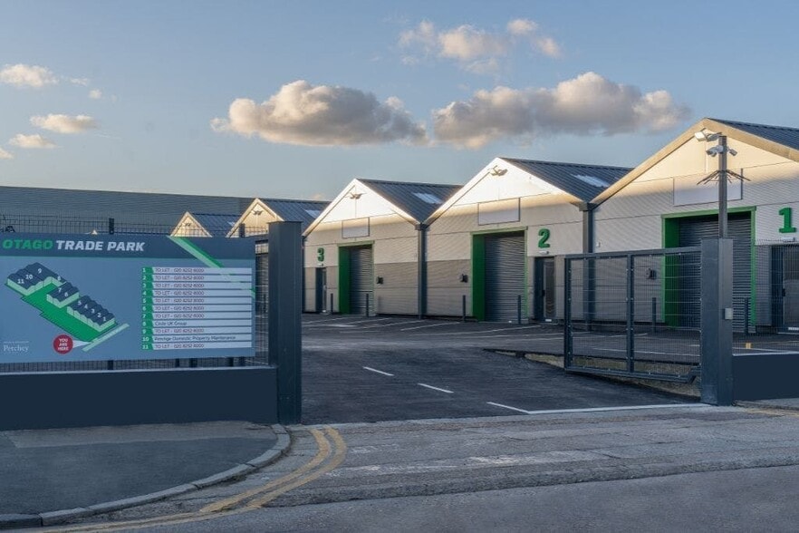 23 Crown Rd, Enfield to rent - Building Photo - Image 1 of 41