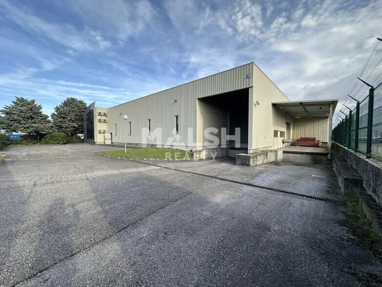 Light Industrial in Genas to rent - Building Photo - Image 2 of 9