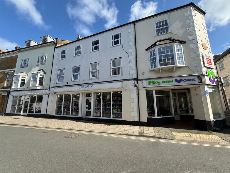 Victoria Pl, Axminster to rent - Primary Photo - Image 1 of 13